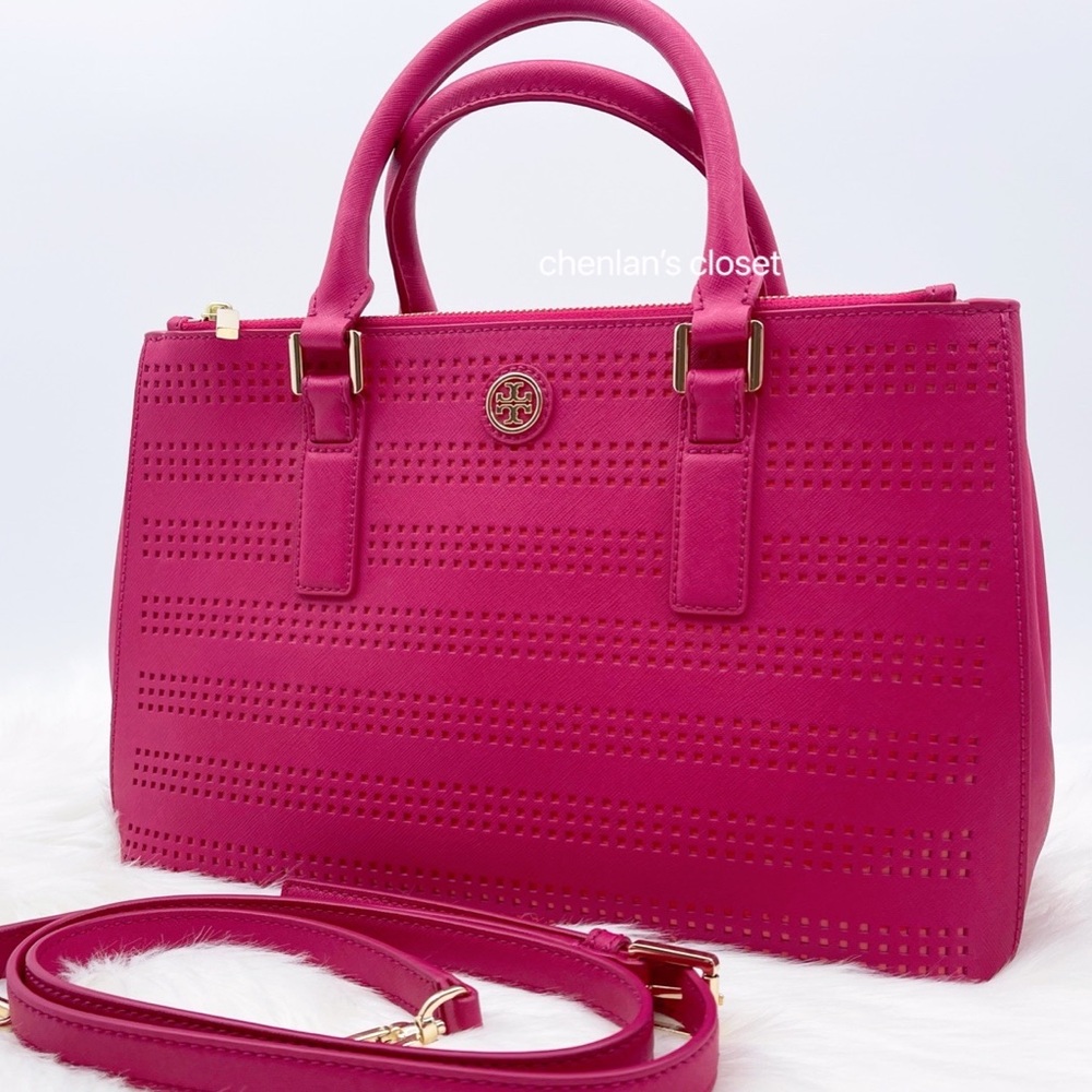 🌸Like NeW! Tory Burch Robinson Double Zip Perforated. Love it but never carried